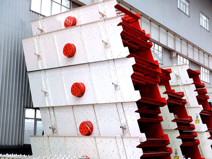 礦用振動篩生產(chǎn)車間實圖