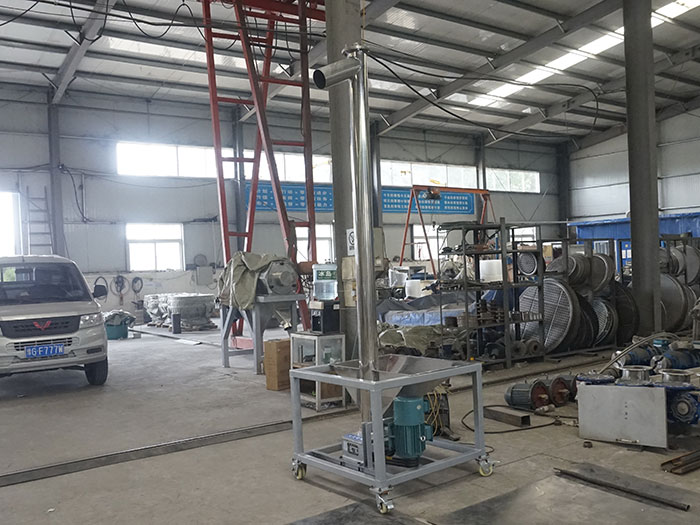 垂直螺旋輸送機(jī)生產(chǎn)車間實(shí)圖